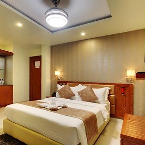 Executive Double Room Return Airport Transfer on Food & Beverage Spa